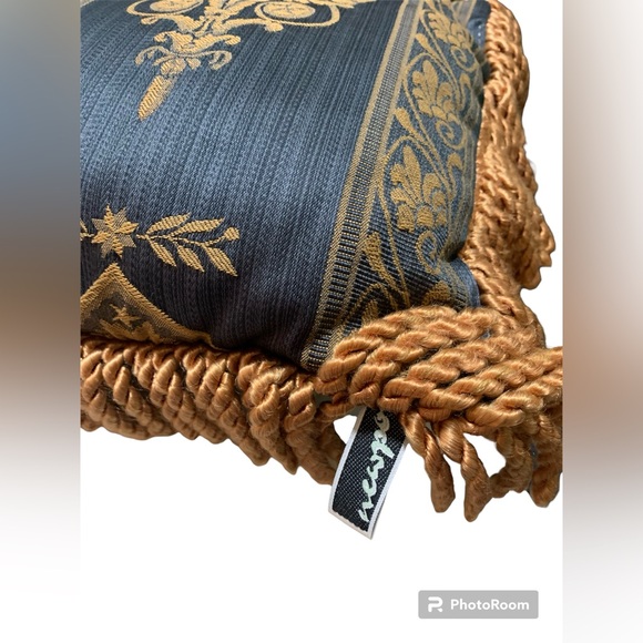 Newport accent pillow. - Picture 3 of 3